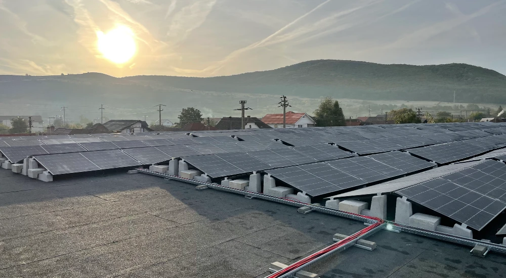 380KW de panneaux solaires qui permettent à PAROM d'être en totale autonomie